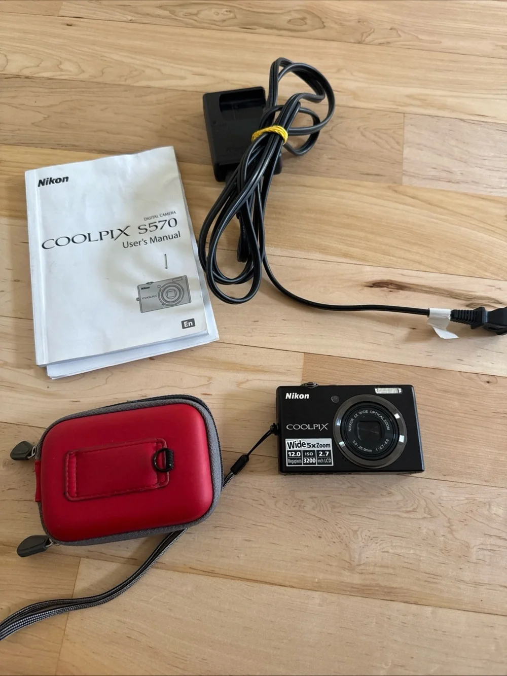 Nikon COOLPIX S570 12.0MP Digital Camera - Black-Charger-Case-Manual-Works